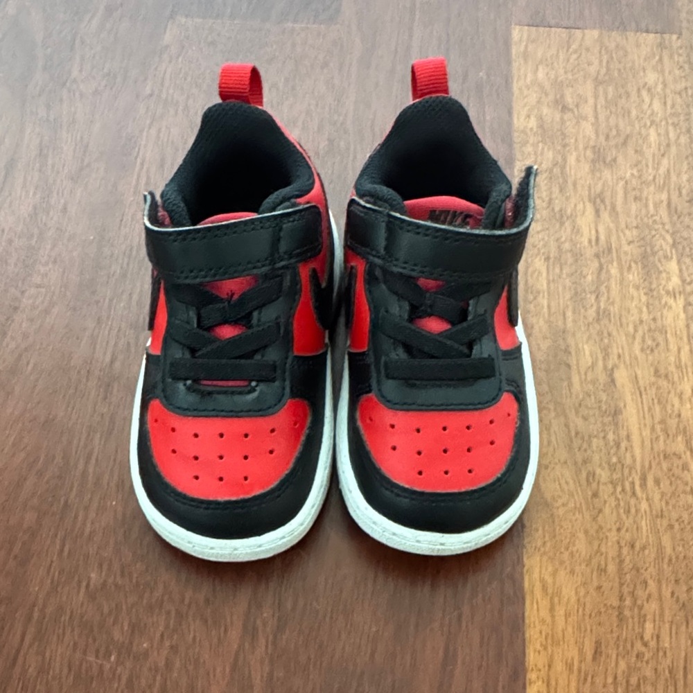Nike Kids Black and Red Sneakers